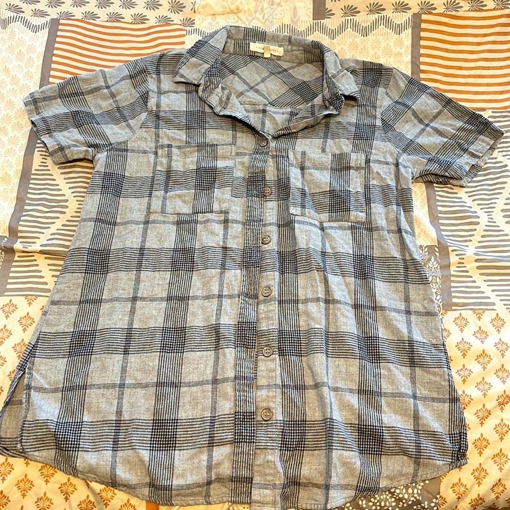 Gilded intent size medium button up!